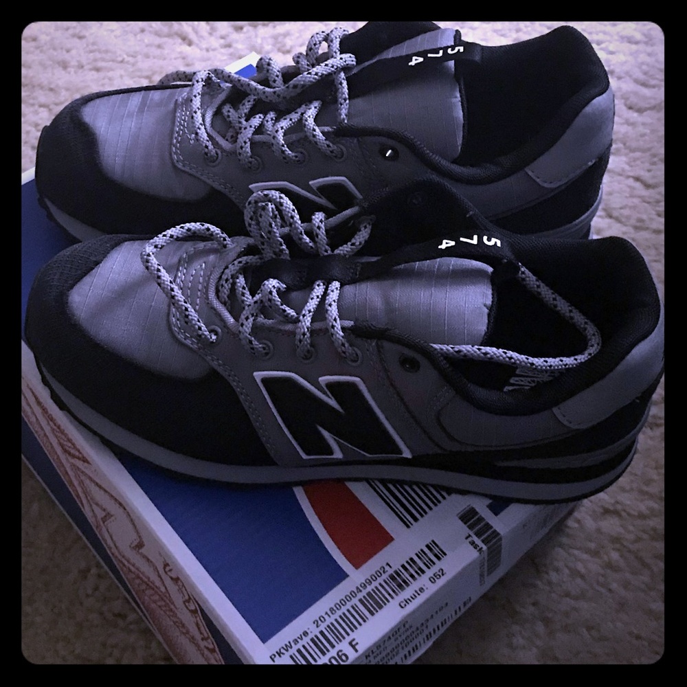 NEW*  Boys New Balance 574